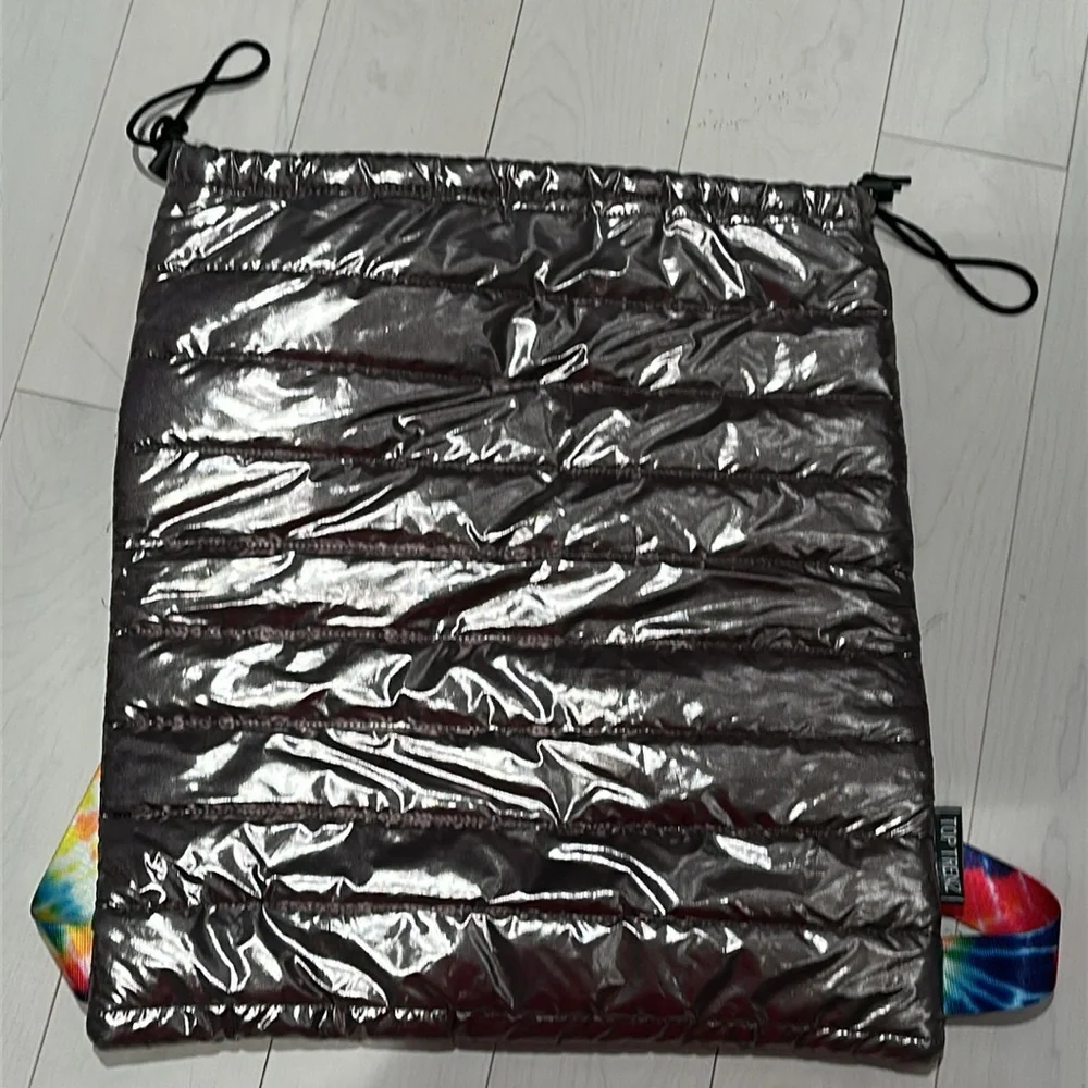 NWOT - Top Trenz metallic silver drawstring Backpack with Rainbow Straps